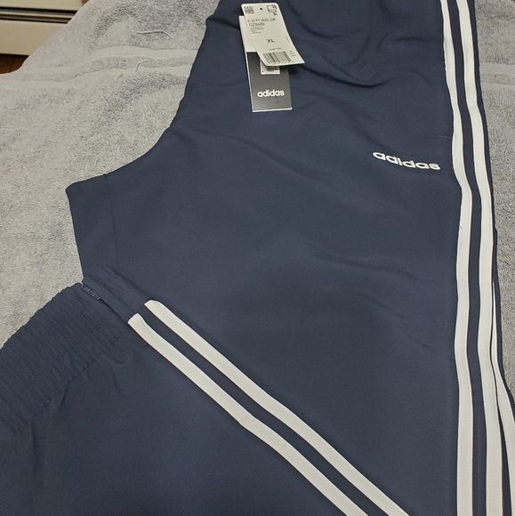 ADIDAS Active Wear - Picture 4 of 4
